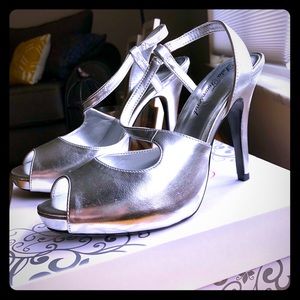 New Silver Heels 7.5 - Lulu Townsend